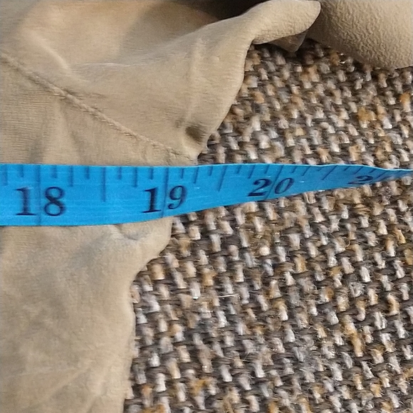 Vintage 90s Tan Brown Short Sleeve 100% Silk Button Down Shirt. Some mild discol - Picture 7 of 10